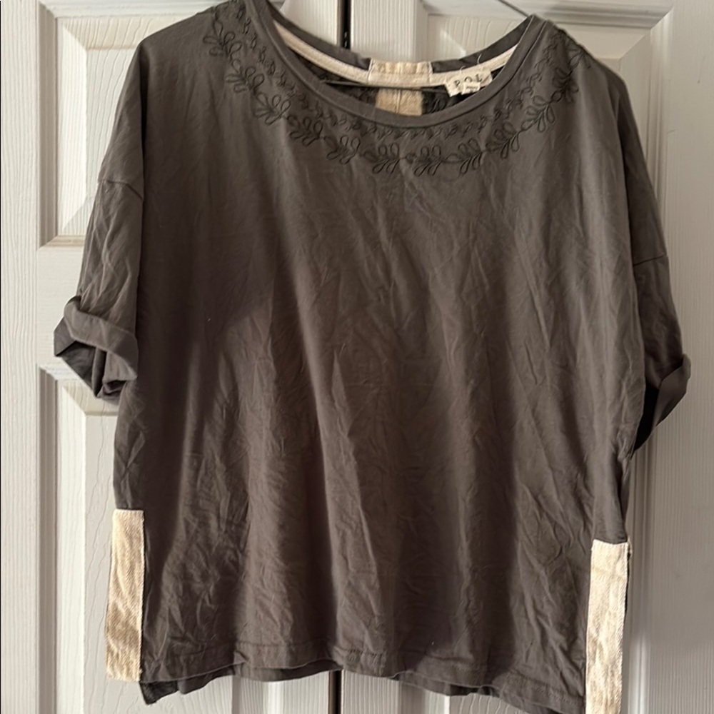 POL Olive brown and Cream Floral Accent Tee Size Small rolled short sleeves